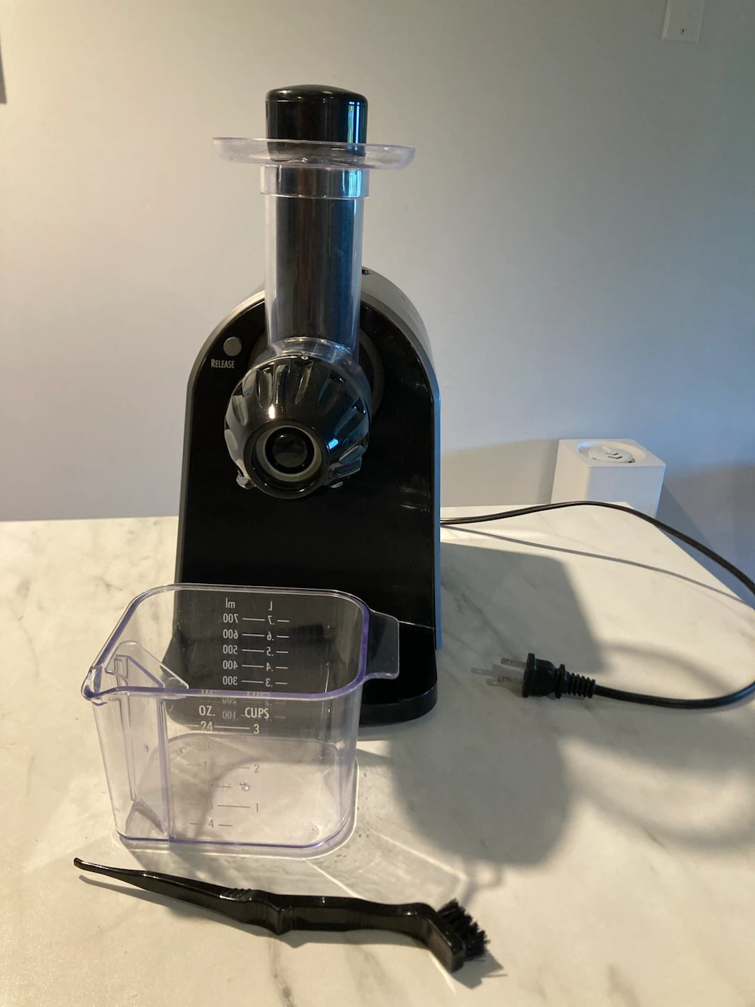 MOVING SALE: Masticating Slow Juicer, complete set - photo 3