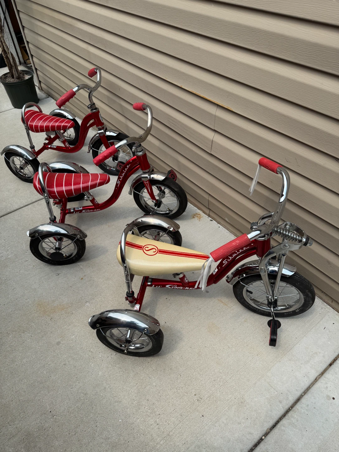 Schwinn Sting-Ray Tricycles (Set of 3) - photo 2