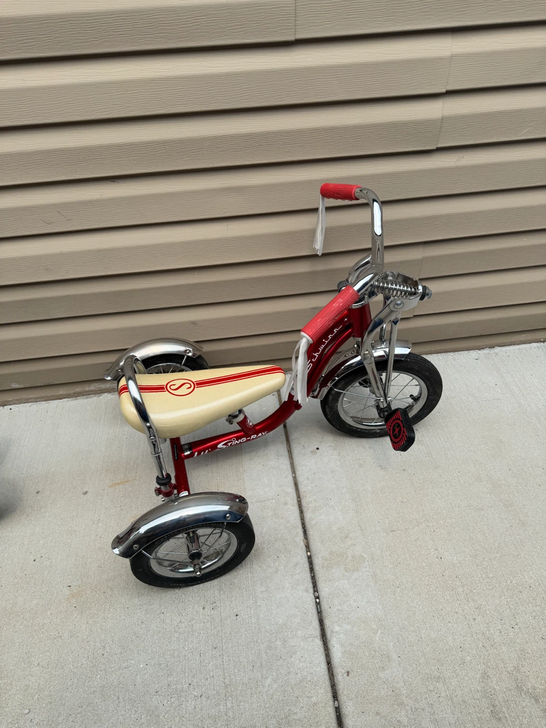 Schwinn Sting-Ray Tricycles (Set of 3) - photo 4