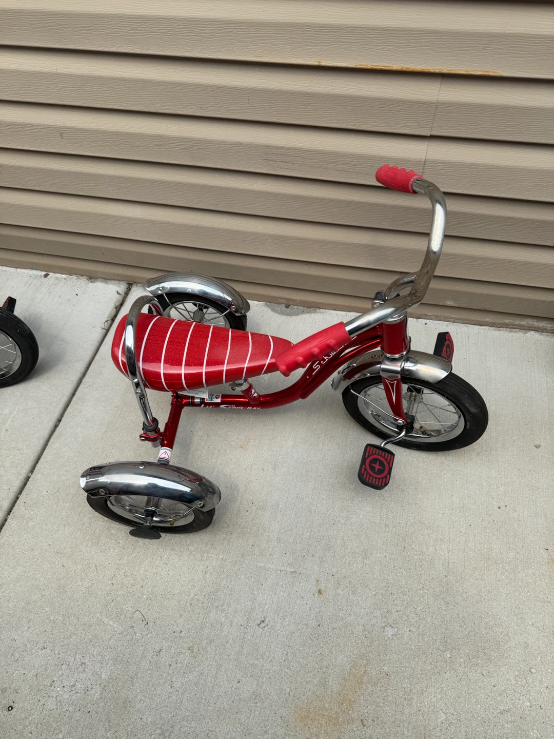 Schwinn Sting-Ray Tricycles (Set of 3) - photo 5