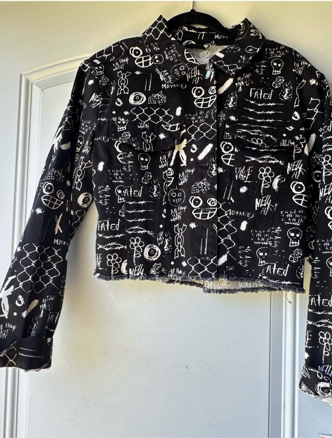 EMPYRE Graphic Print Cropped Denim Jacket - photo 3