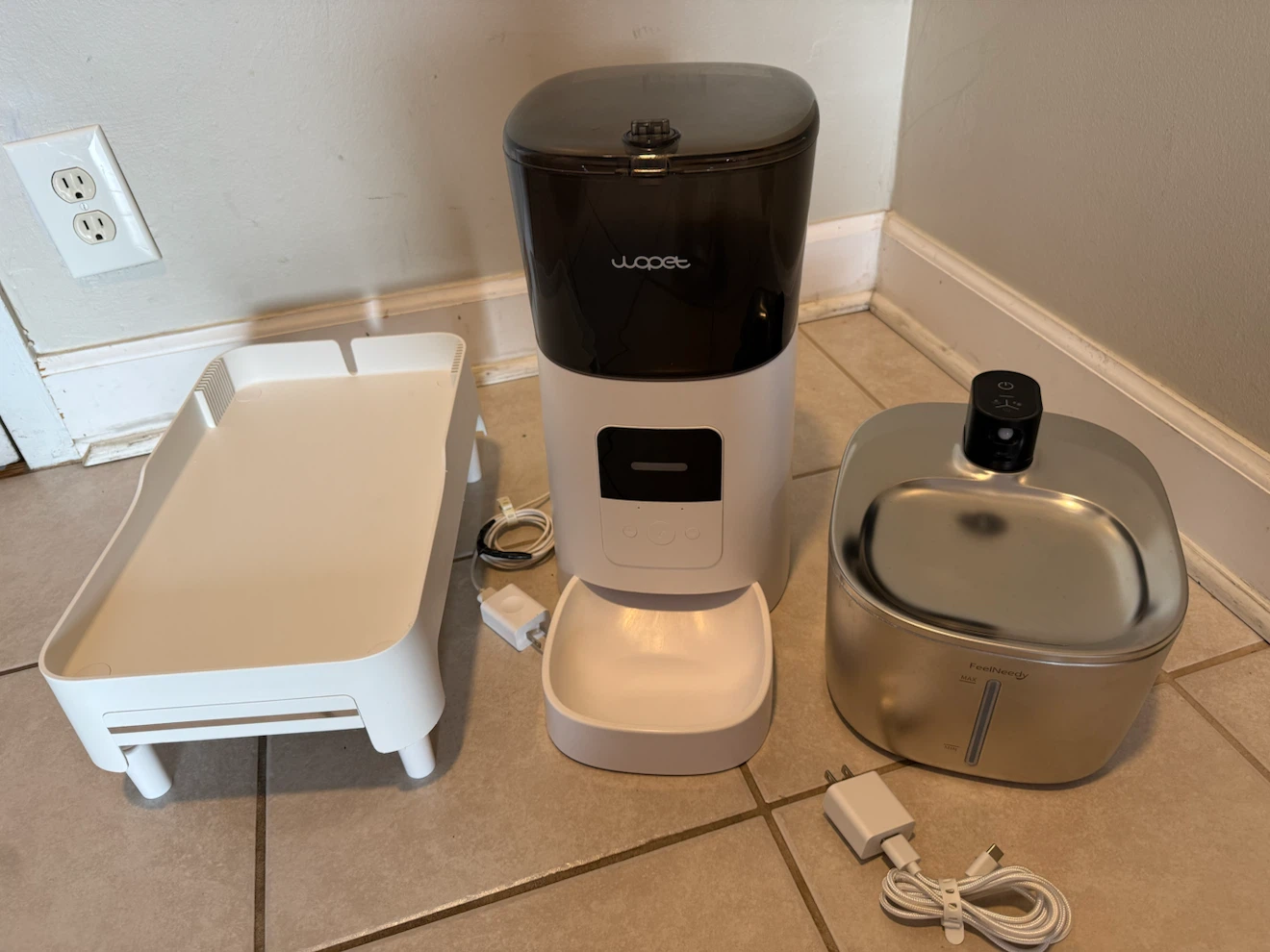 Cat Condo and Accessories Bundle - photo 5