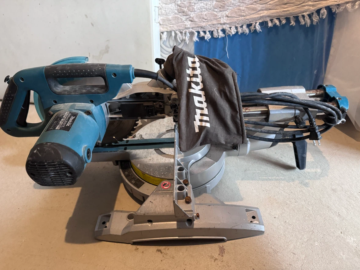 Makita Compound Miter Saw