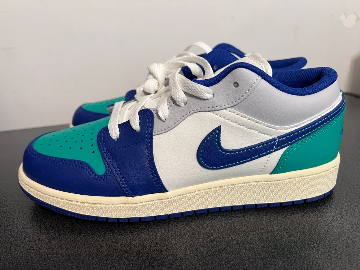 🔥 NEW Jordan 1 Low – Sail / Deep Royal Blue / Stadium Green 🔥