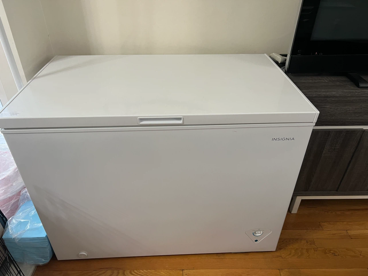 Insignia White Chest Freezer