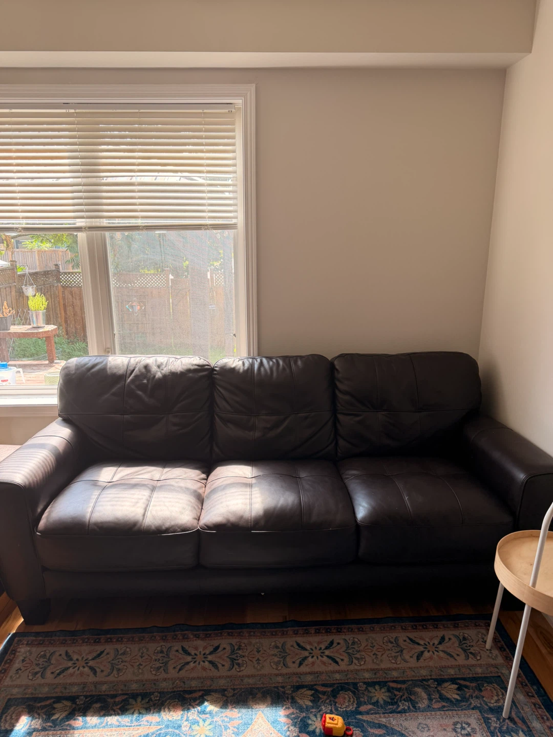 3 seater sofa Bricks