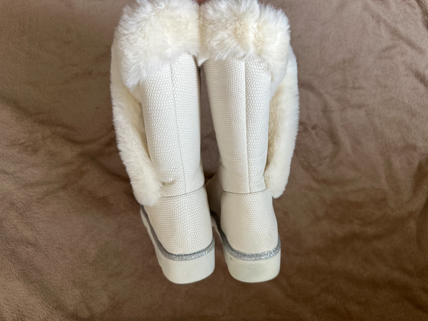 White Faux Fur Lined Winter Boots - photo 3