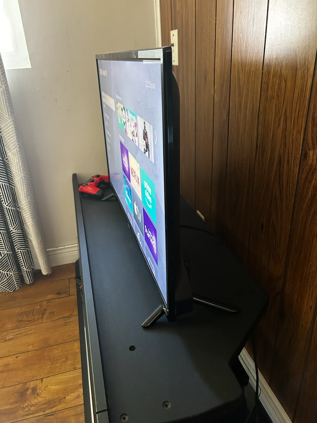 32 inches Roku TV - photo 2