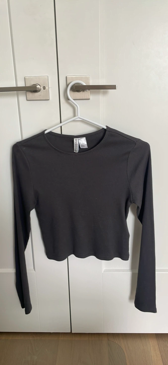 H&M Divided Cropped Long Sleeve Top - Size S