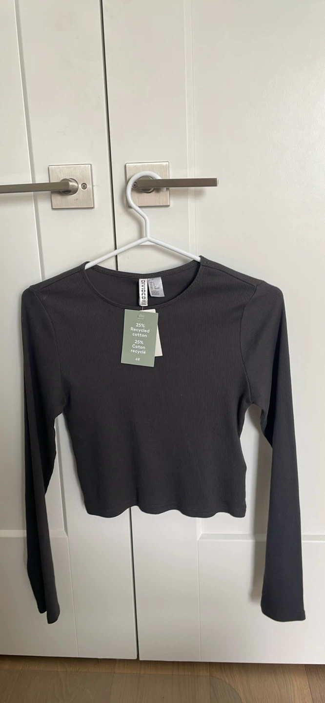 H&M Divided Cropped Long Sleeve Top - Size S - photo 2