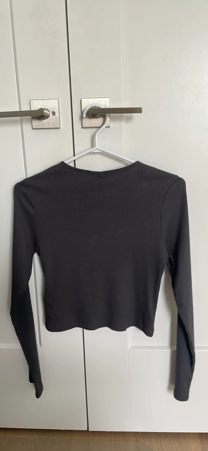 H&M Divided Cropped Long Sleeve Top - Size S - photo 3