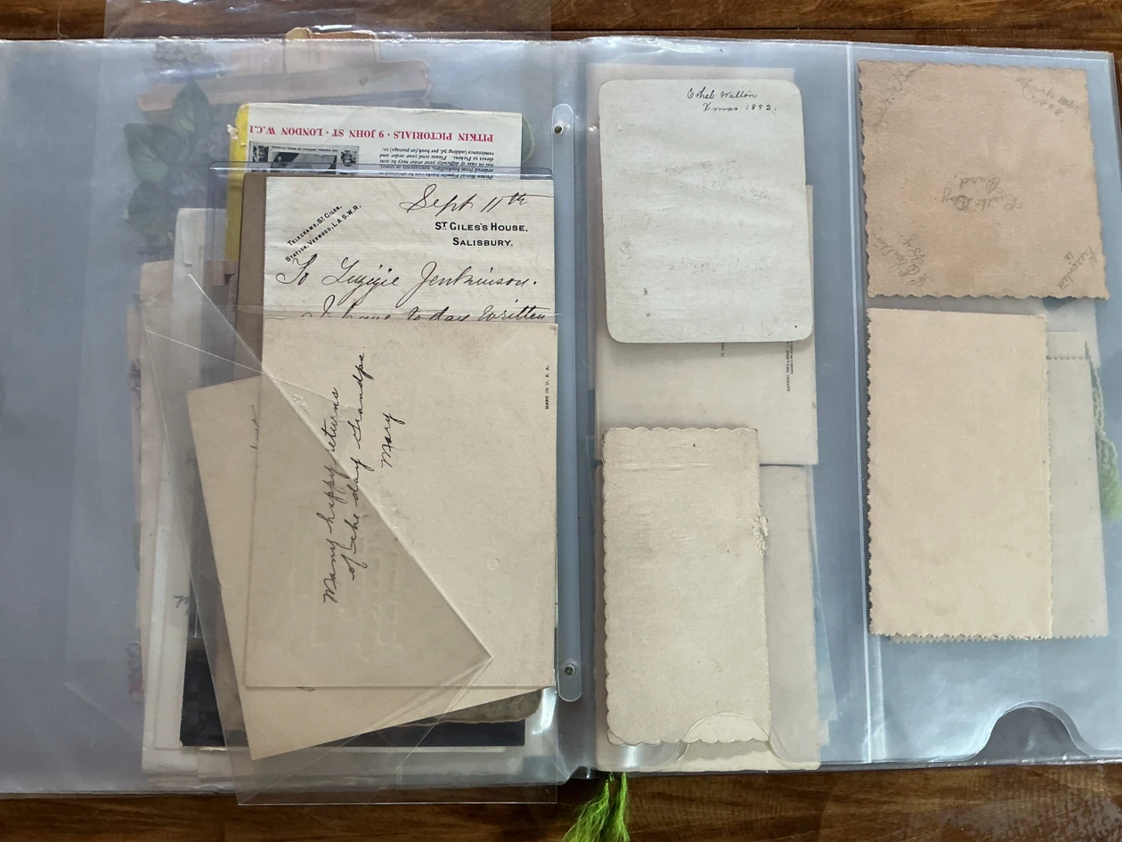 Lots O’ Antique & Vintage Greeting Cards In A Binder - photo 4