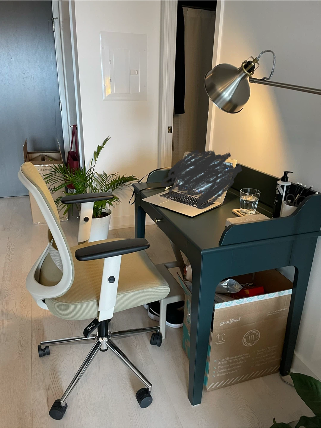 Branch office chair in pale green - photo 2