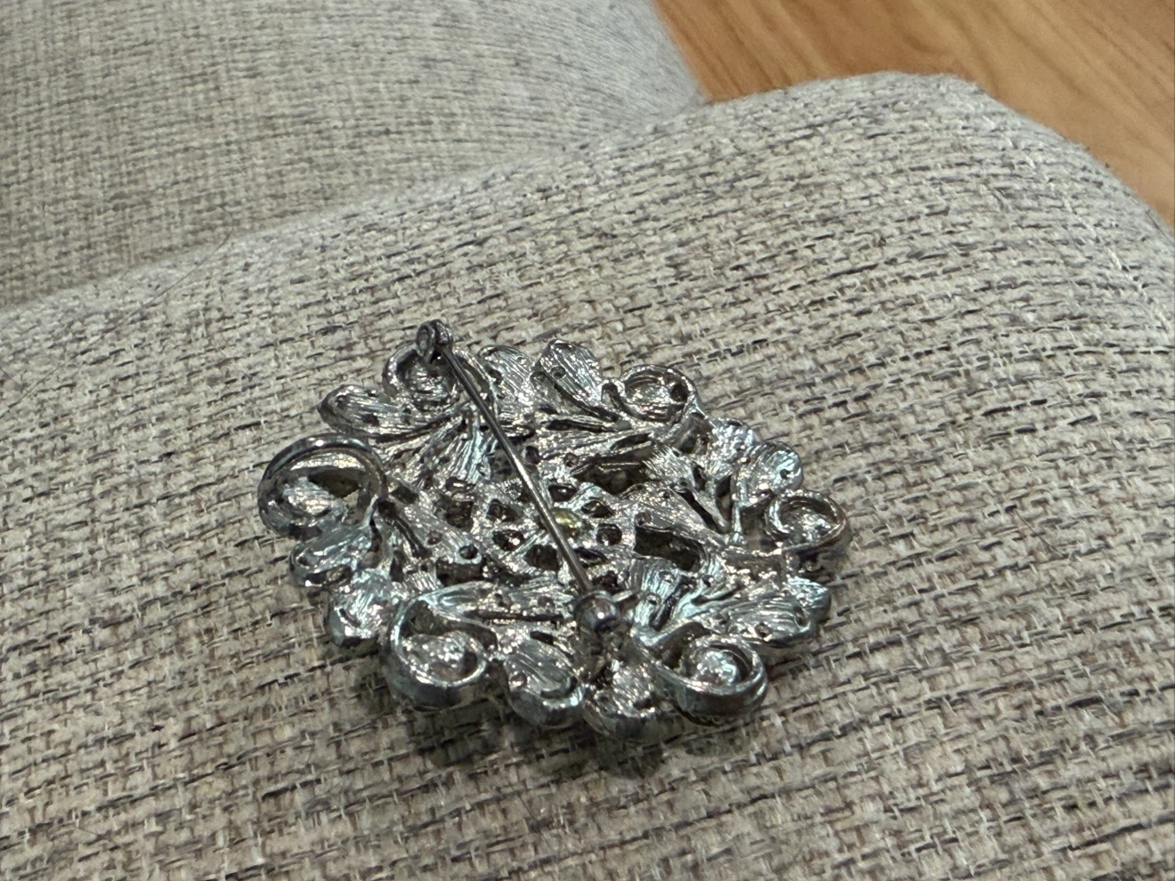 VINTAGE GORGEOUS LARGE CLEAR RHINESTONE 3D BROOCH/ PIN - photo 2