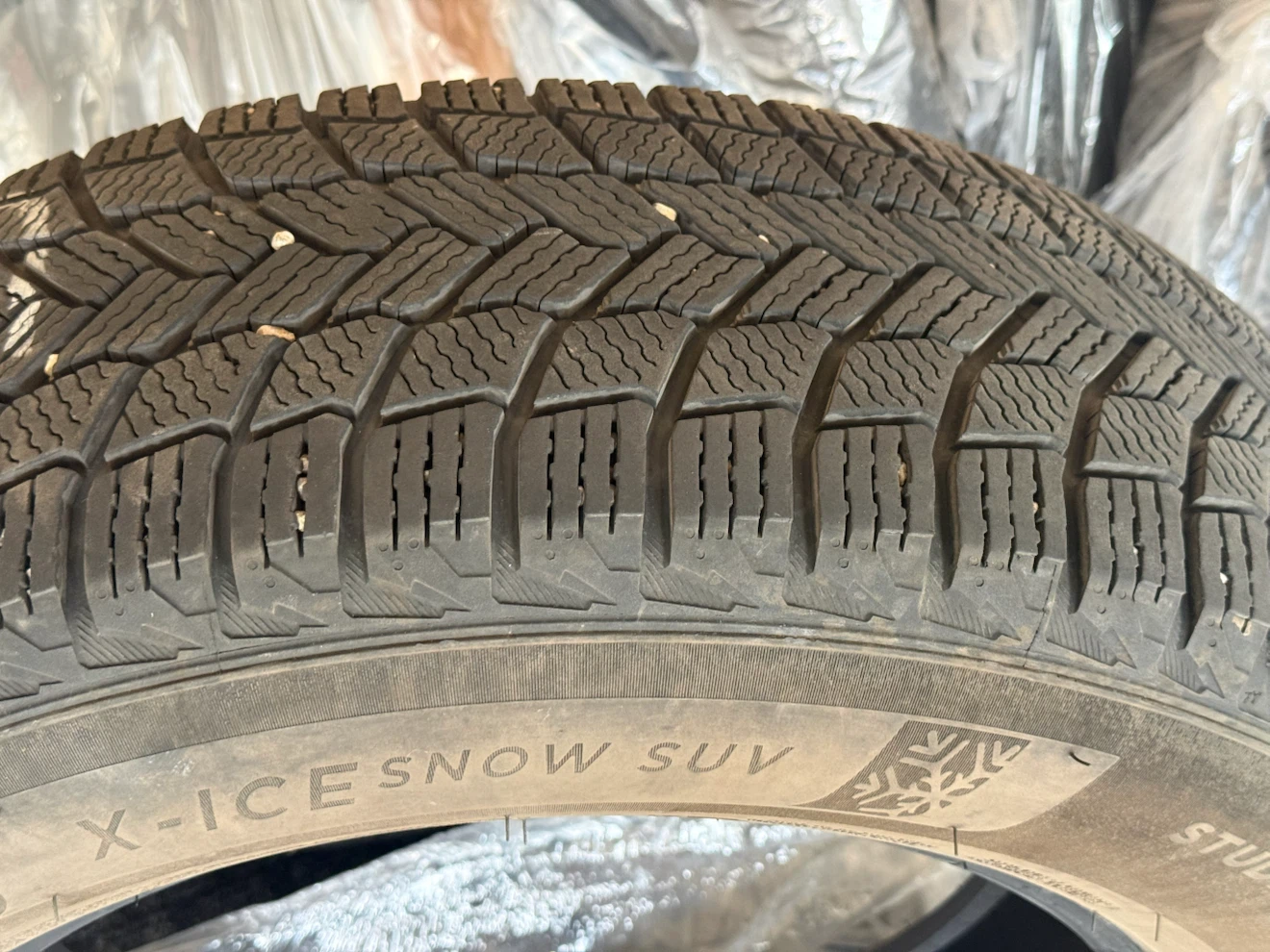 Set of 4 Michelin X-Ice Snow SUV Winter Tires 235/65R17 - photo 3