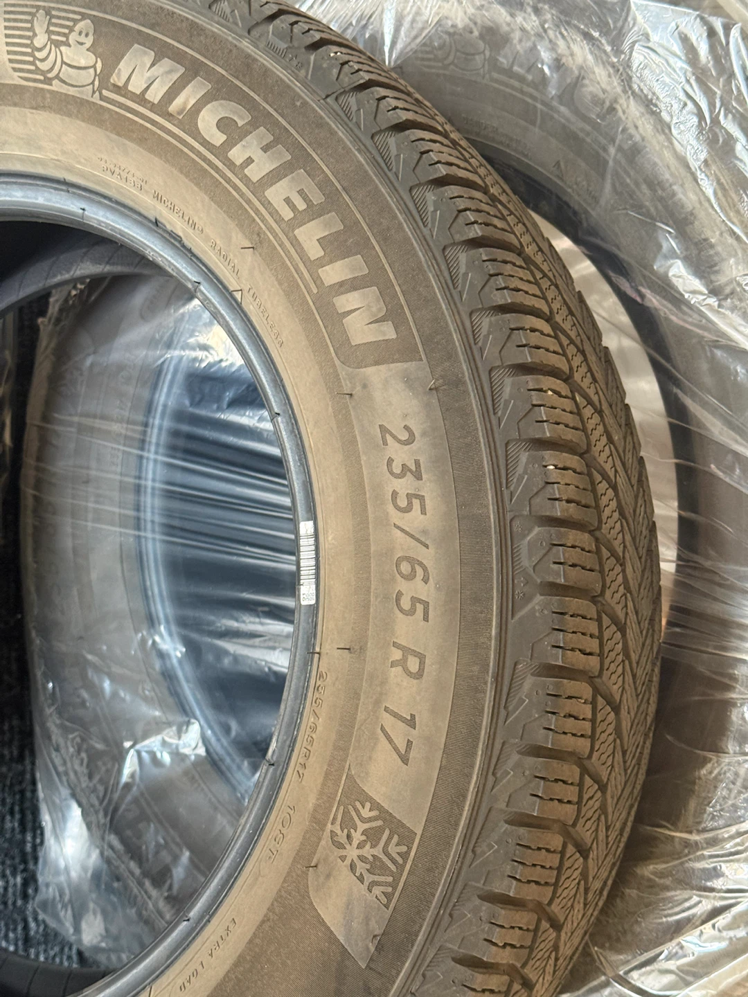 Set of 4 Michelin X-Ice Snow SUV Winter Tires 235/65R17 - photo 4