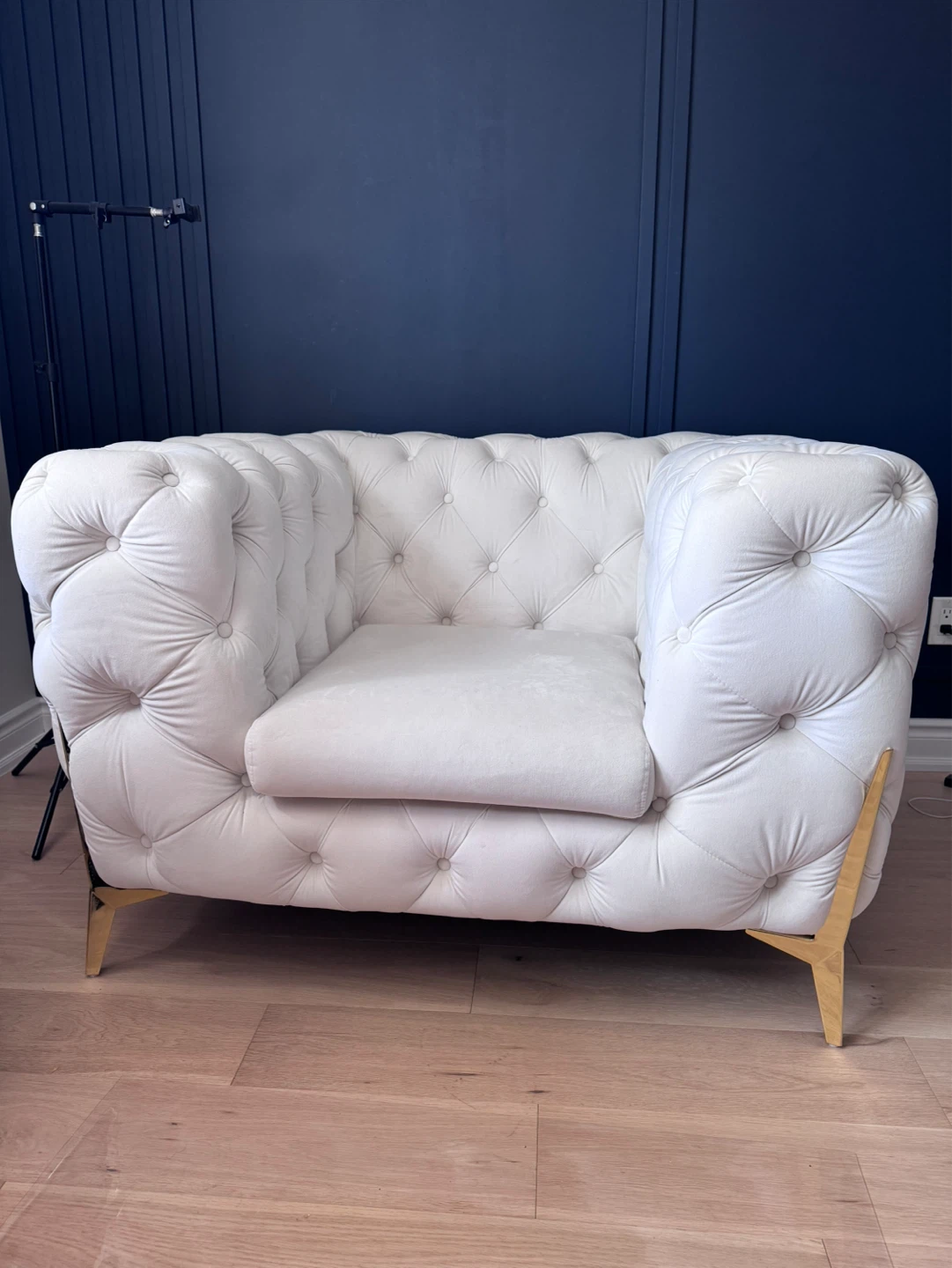 White Tufted Accent Chair - photo 3
