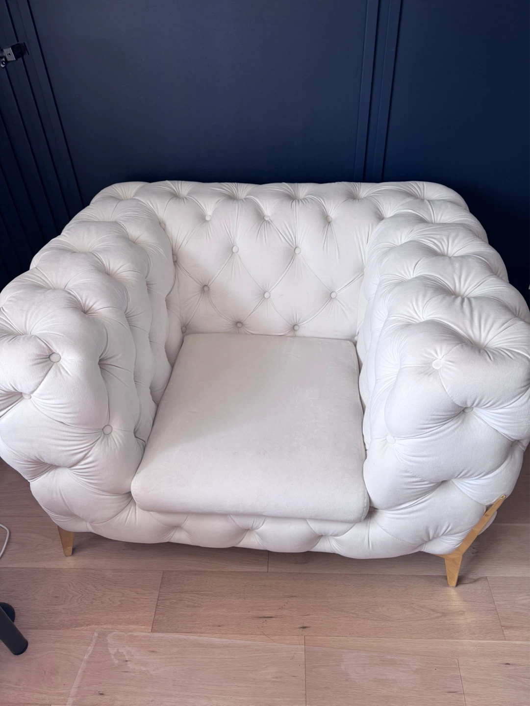 White Tufted Accent Chair - photo 4
