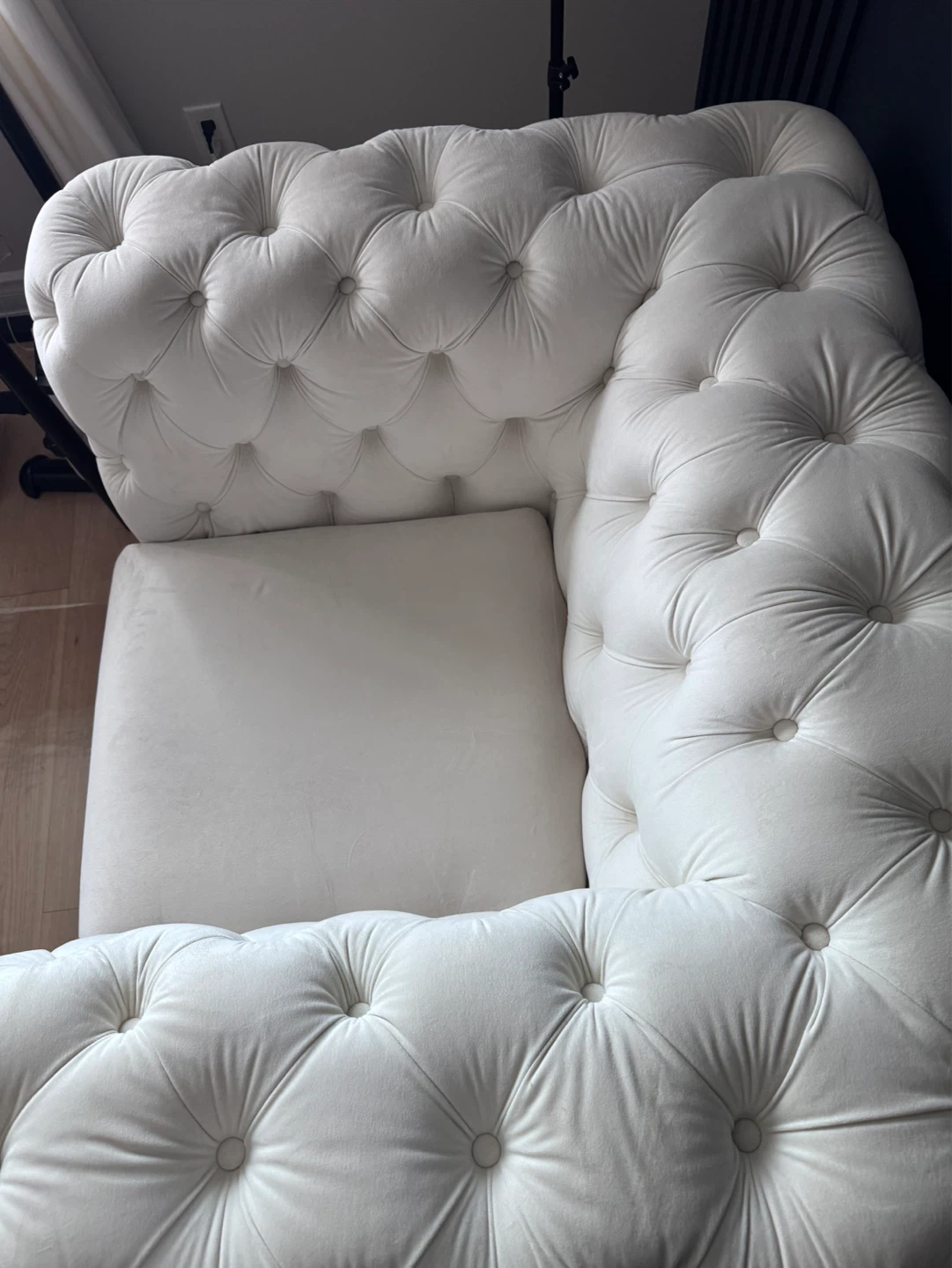 White Tufted Accent Chair - photo 5