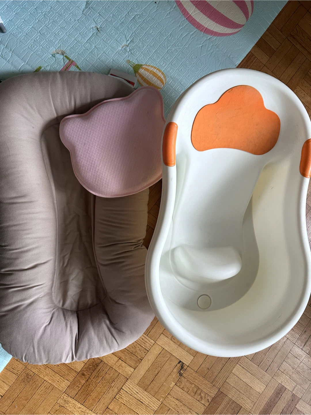 Baby bath tub, infant lounger, baby head pillow
