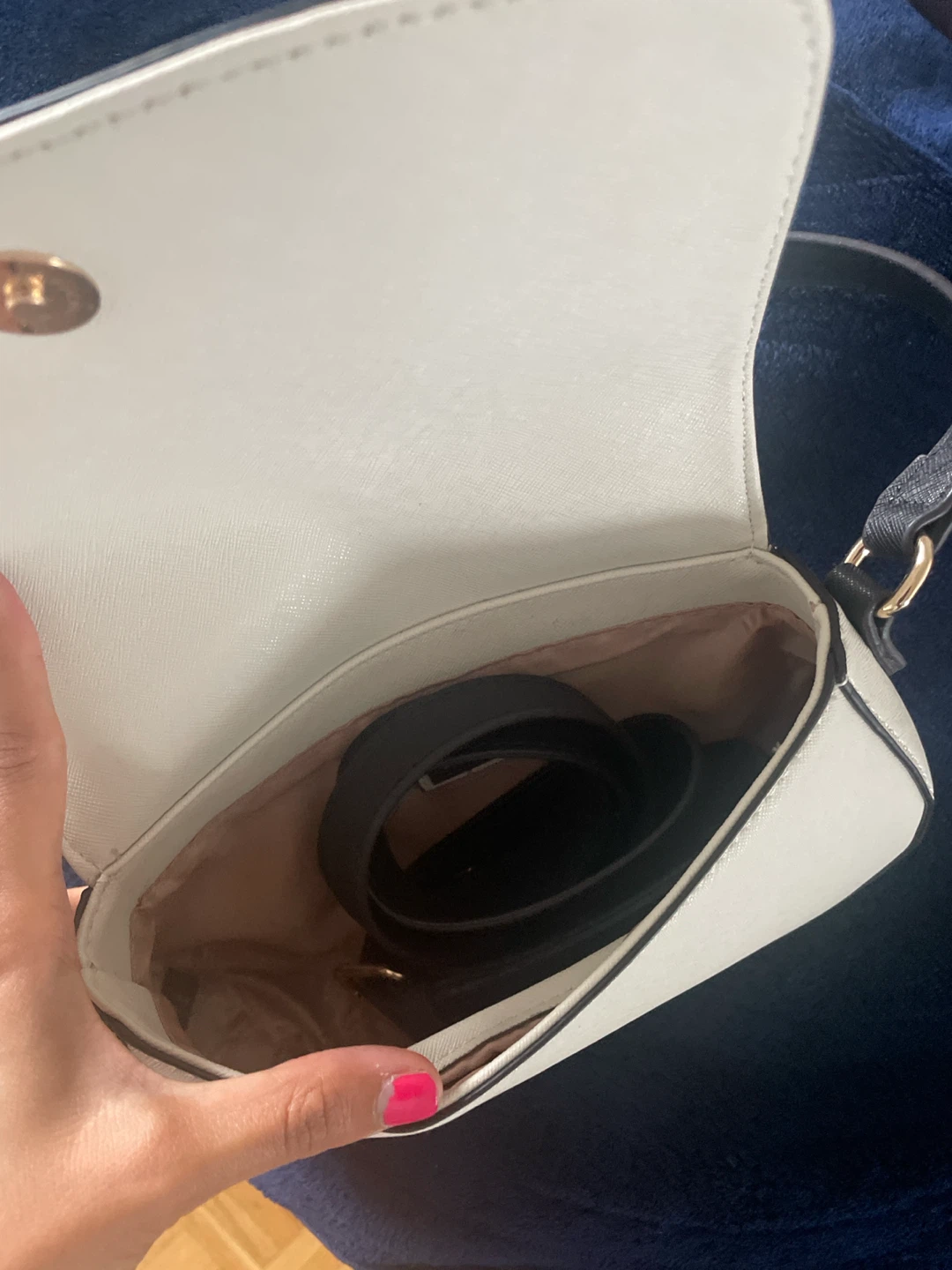 Guess Shoulder Bag with Lock Detail - photo 3
