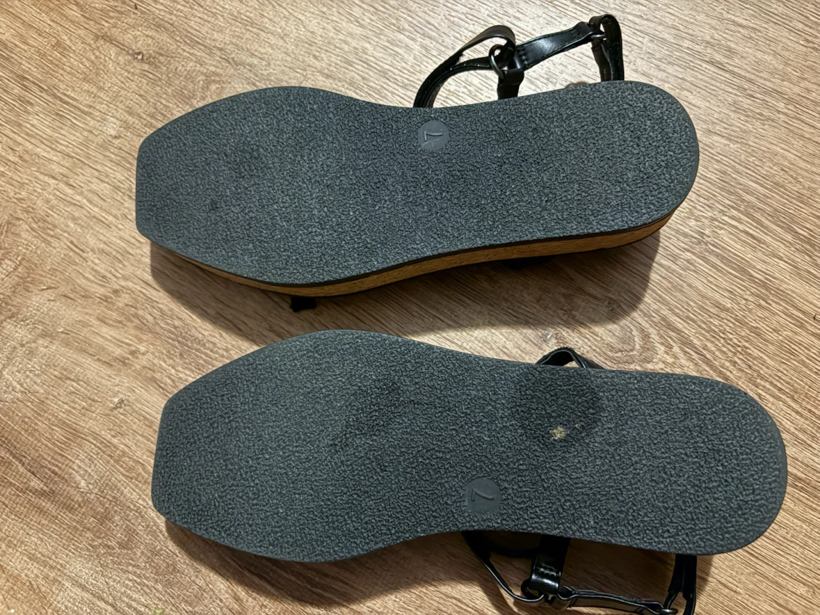 Black Flat Sandals women’s size 7 - photo 3
