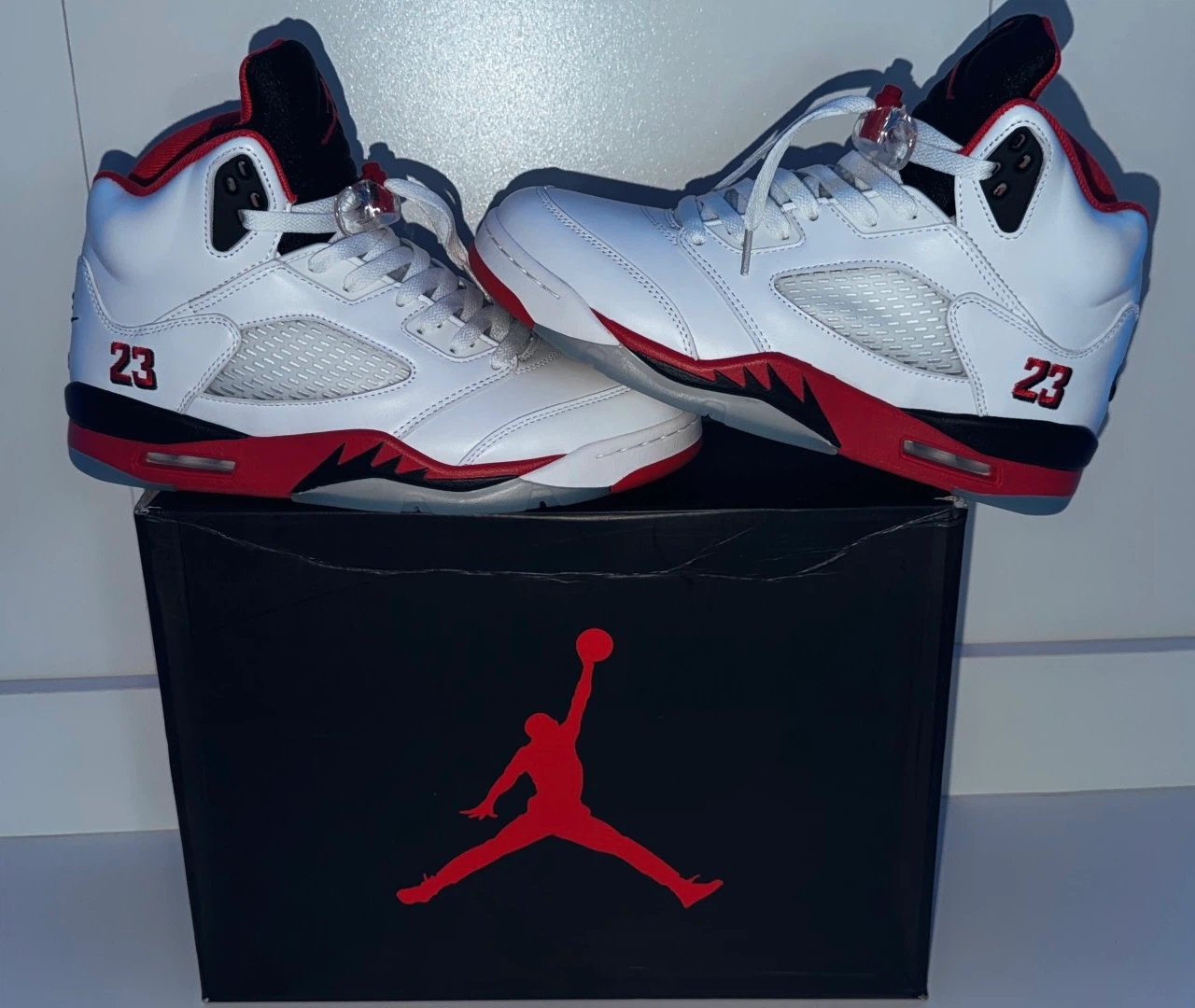 Jordan 5 Retro Fire Red / Black Tongue