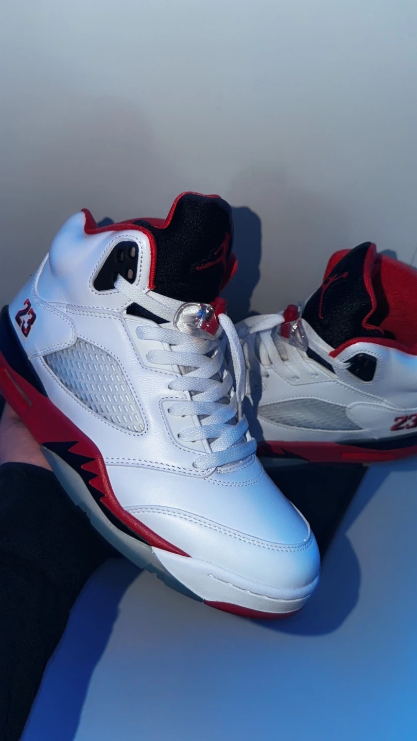 Jordan 5 Retro Fire Red / Black Tongue - photo 2