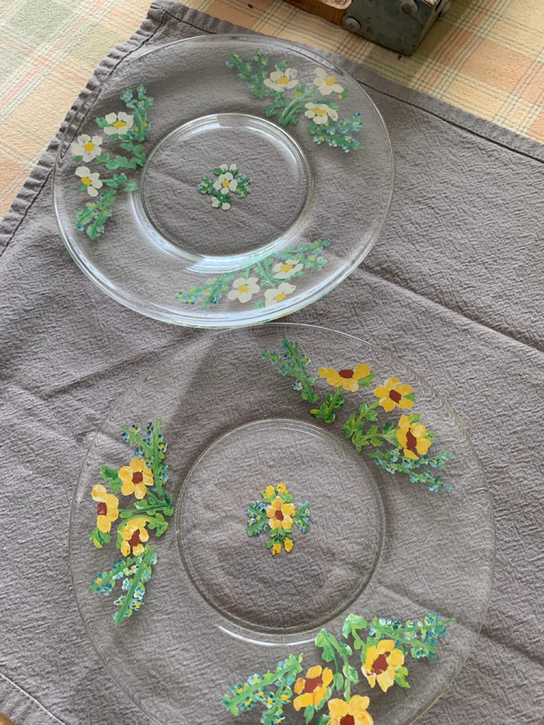 Set of 8 Hand-Painted Glass Plates - photo 4