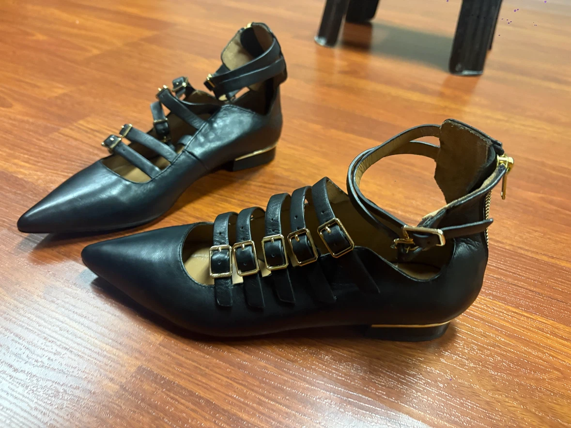 TOPSHOP Black Pointed Toe Flat Shoes with Buckles