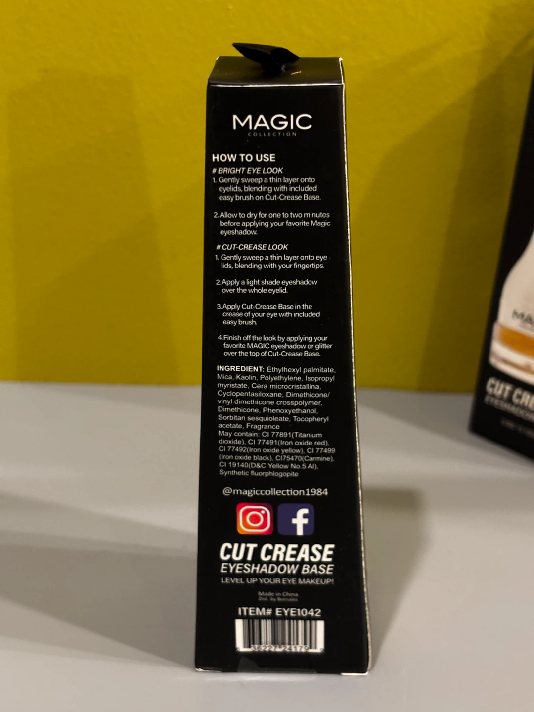 2 Magic Collection Cut Crease Eyeshadow Base - photo 3