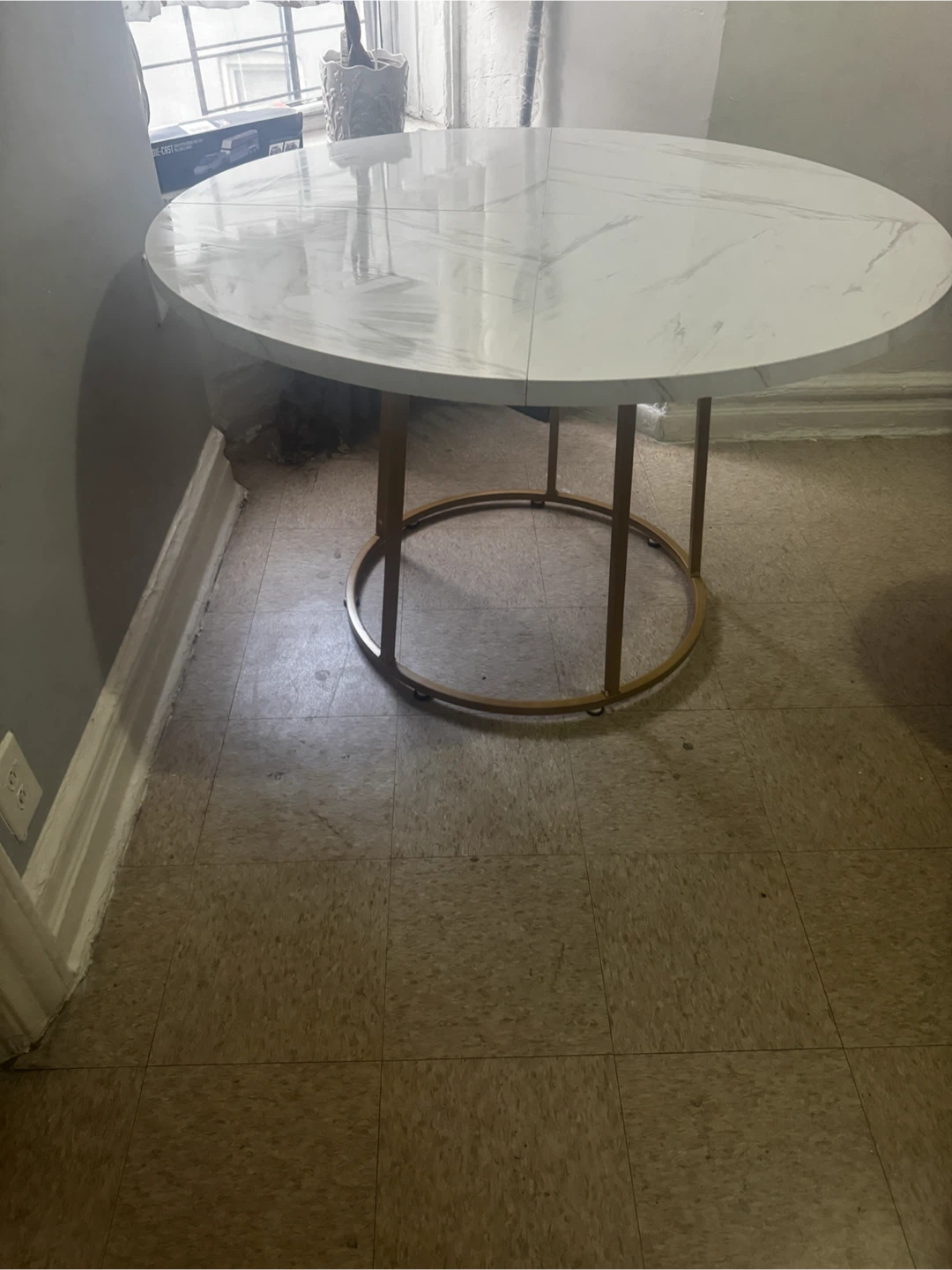 Round Dining Table – White faux Marble Look & Gold Base