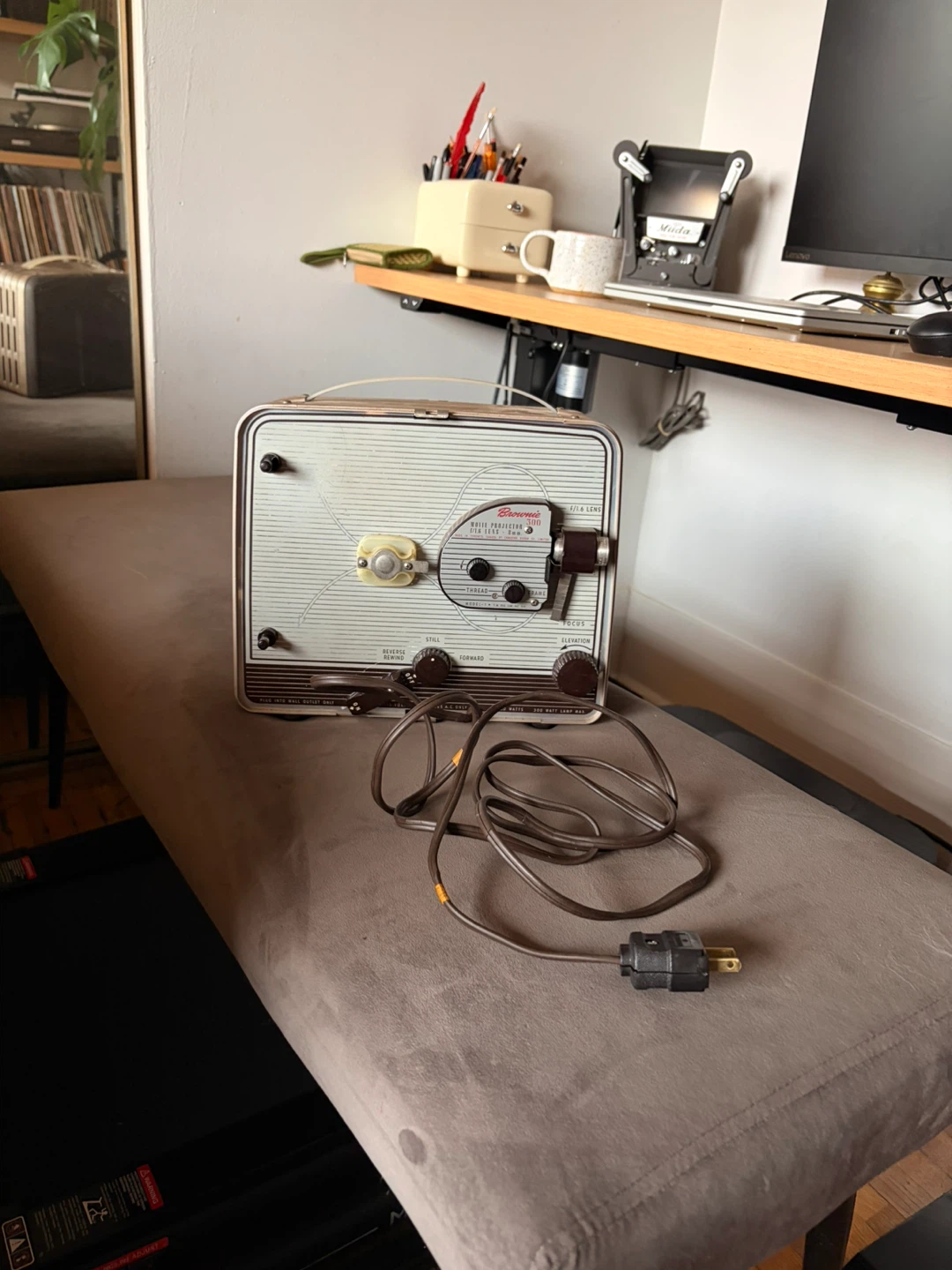 Kodak Brownie 300 8mm Movie Projector - photo 2