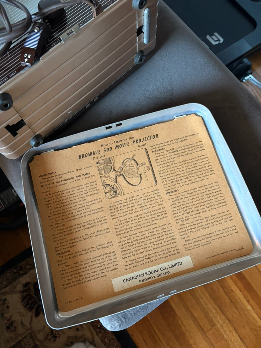 Kodak Brownie 300 8mm Movie Projector - photo 4