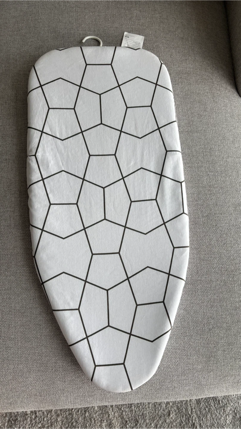 Portable tabletop ironing board