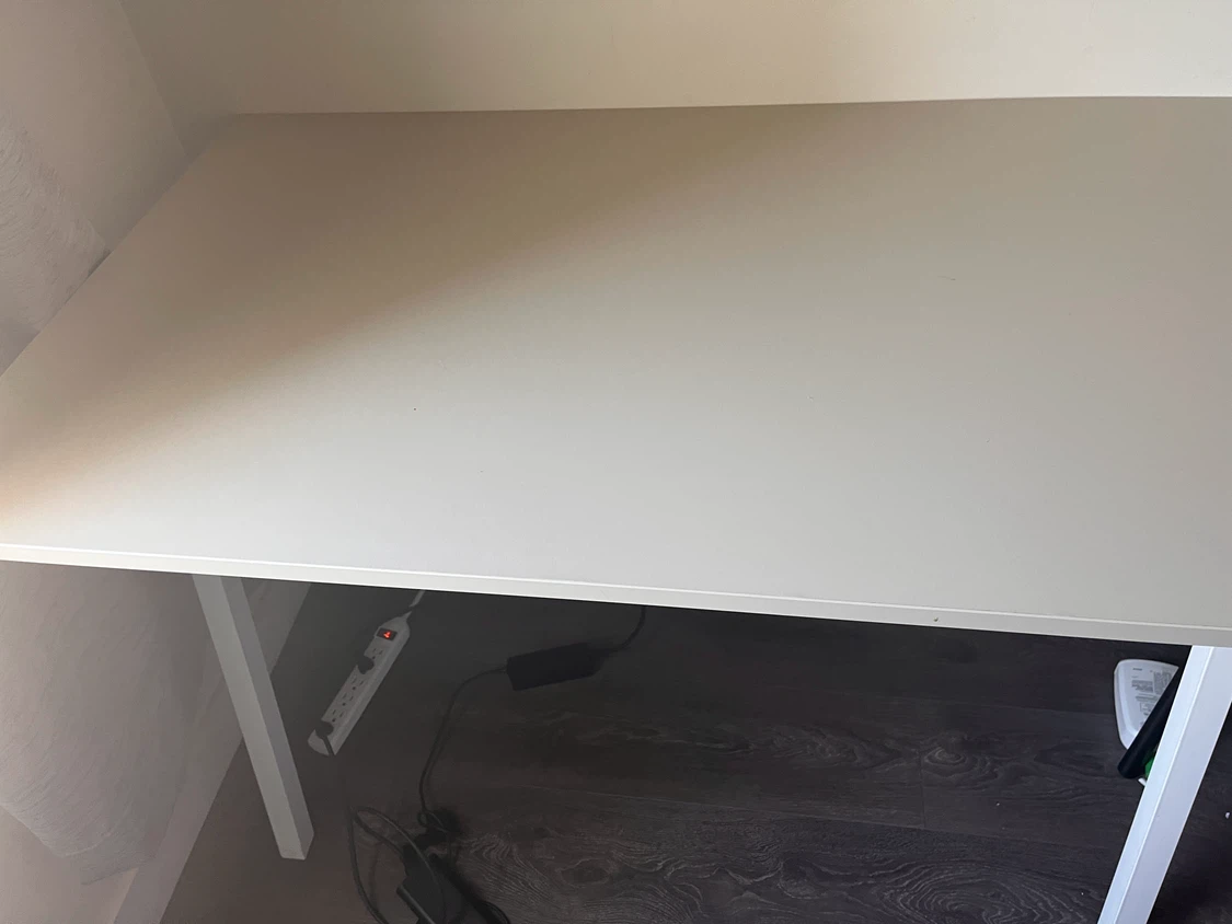 White Desk -IKEA trotten