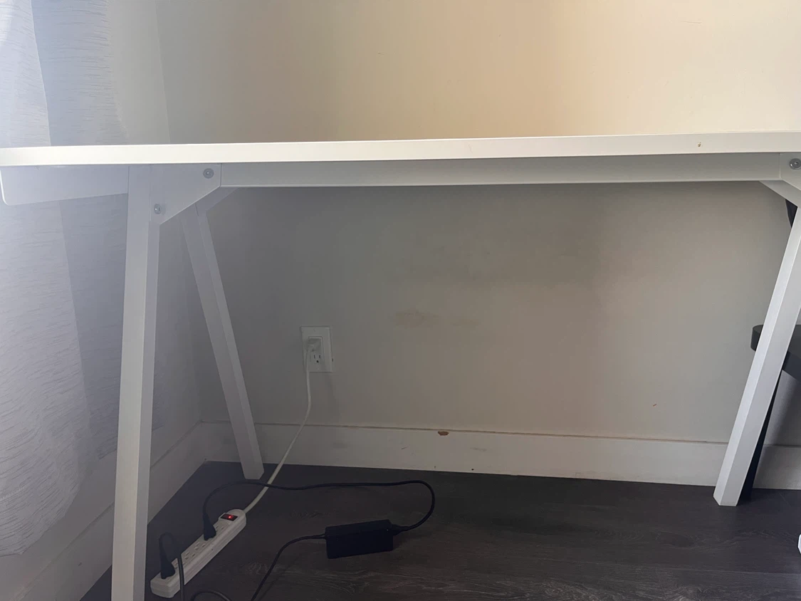 White Desk -IKEA trotten - photo 2