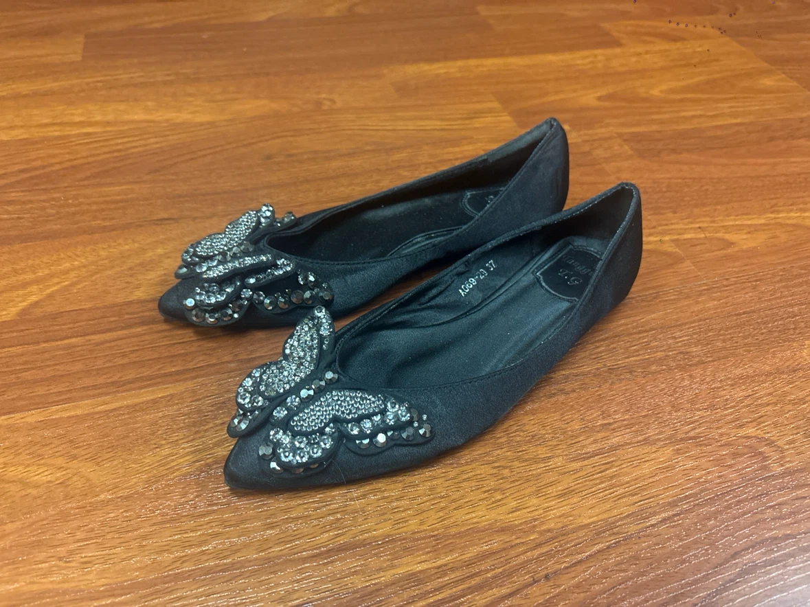 Black flats with butterfly embellishment - photo 2