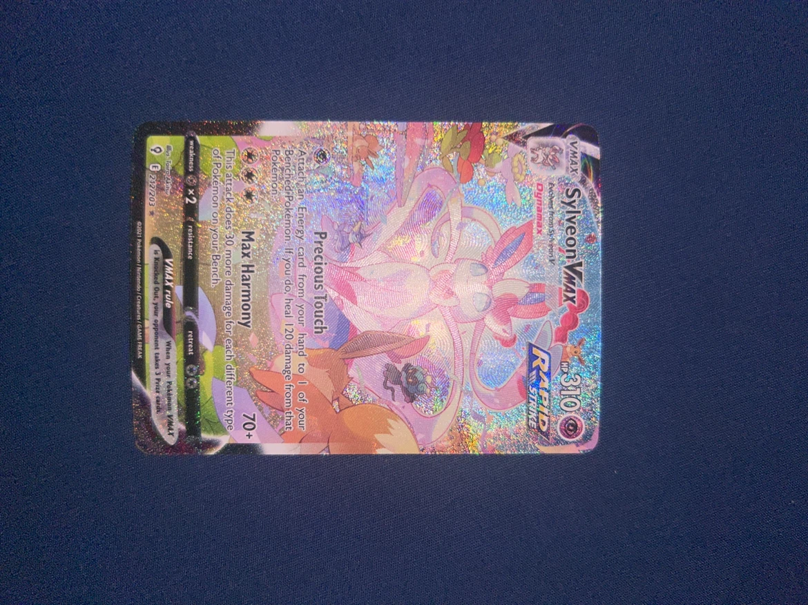 Sylveon VMAX Pokémon Card