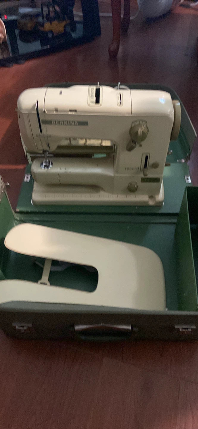 Bernina Record Sewing Machine with Case - photo 2
