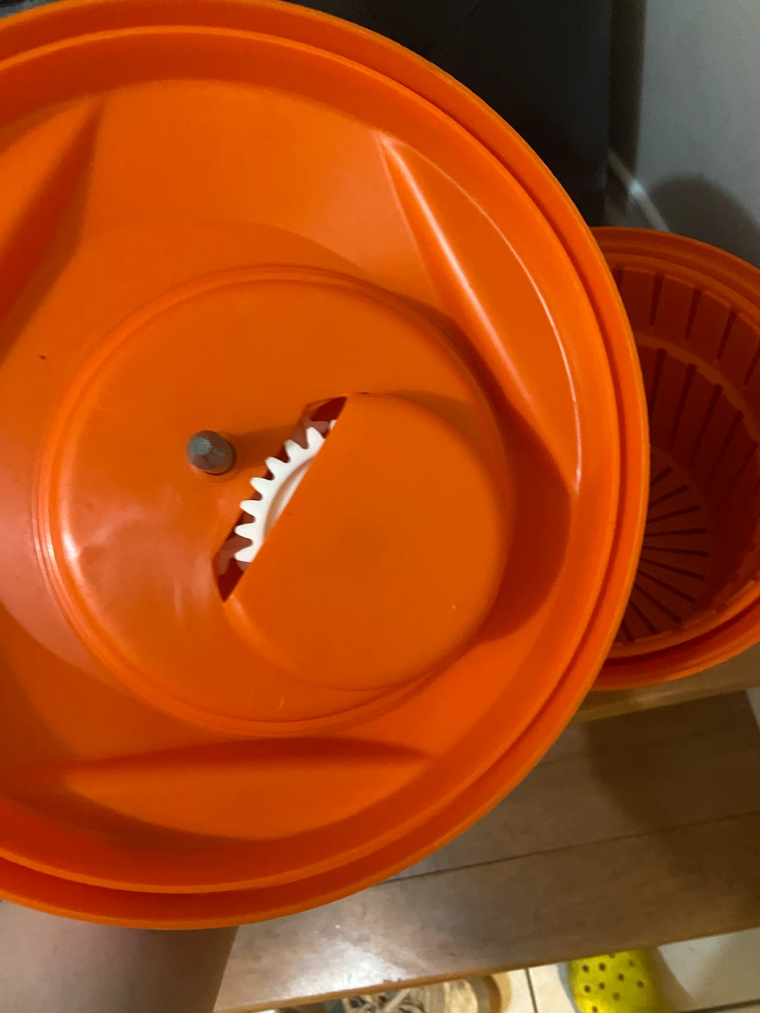 Orange Salad Spinner - photo 2