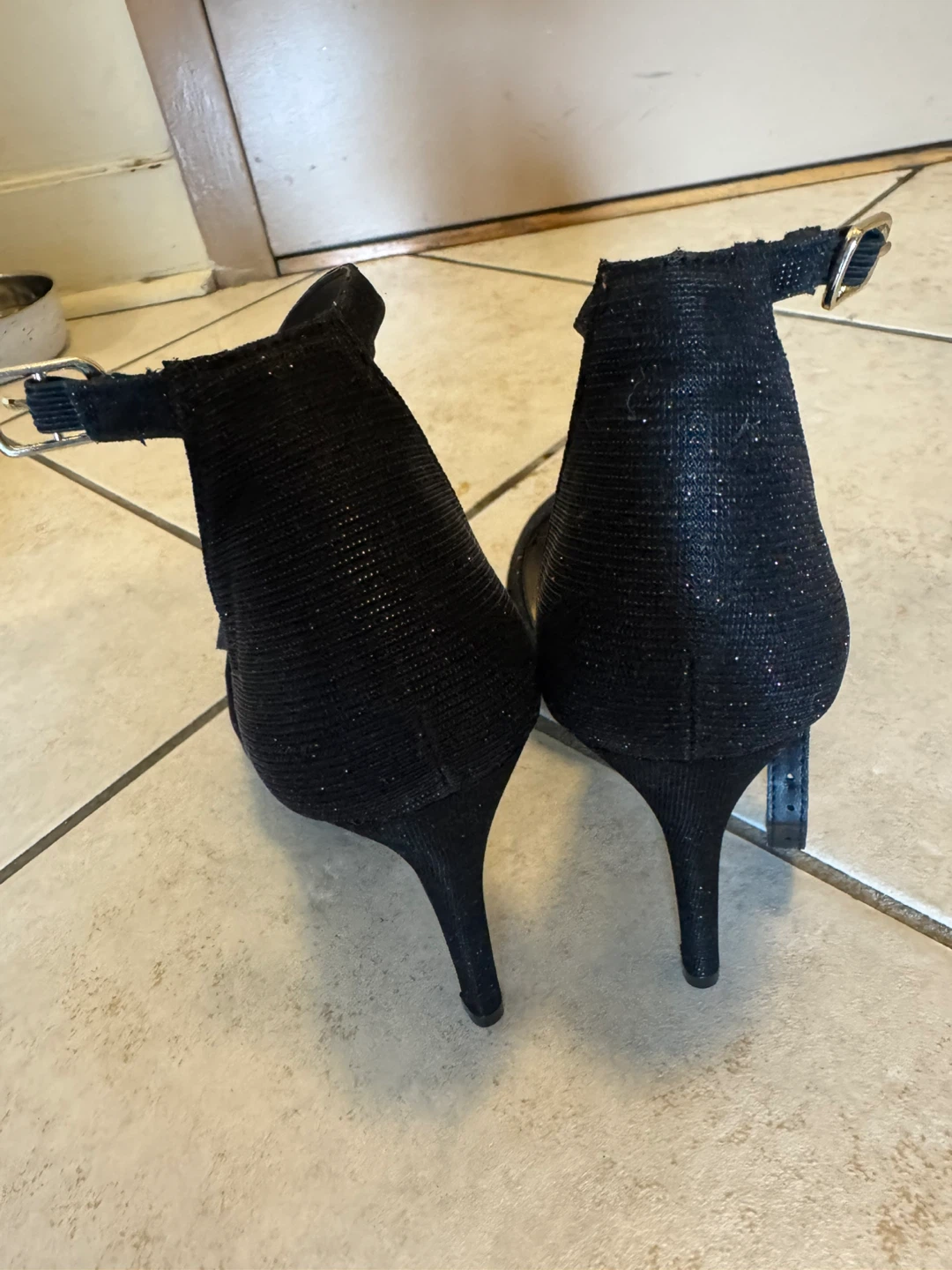 Le Château Black Glitter Heels - Size 8 - photo 3