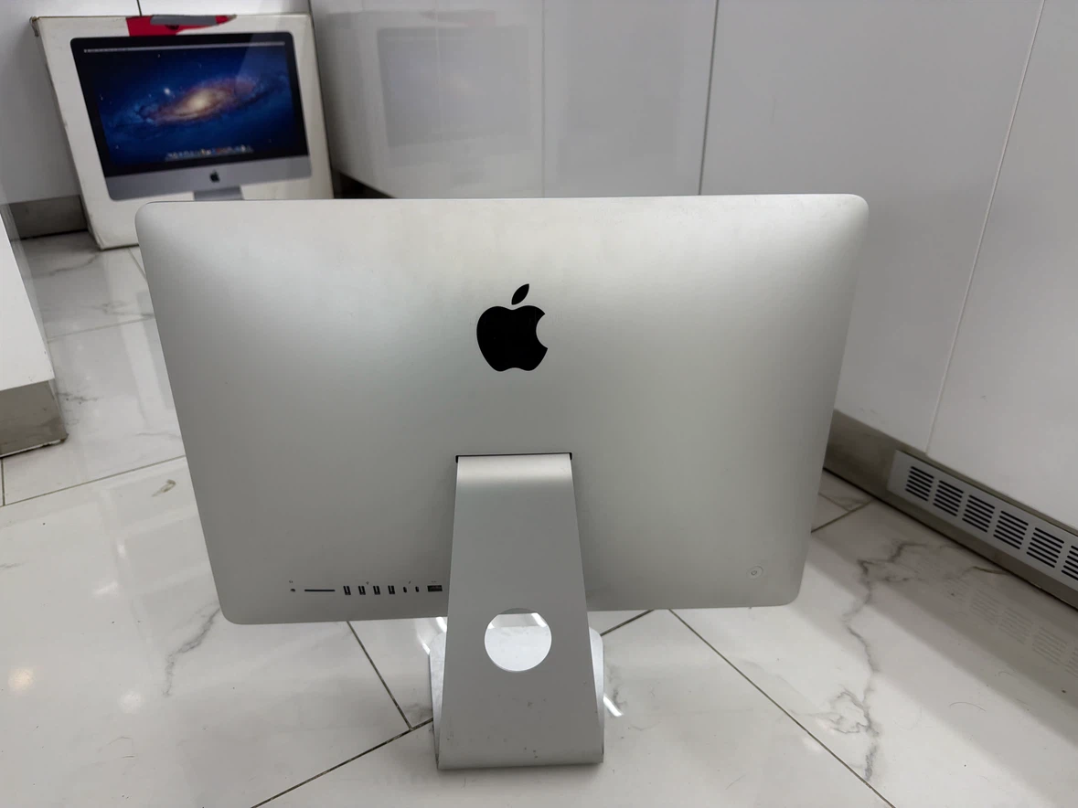 Apple iMac (2017) Desktop Computer
