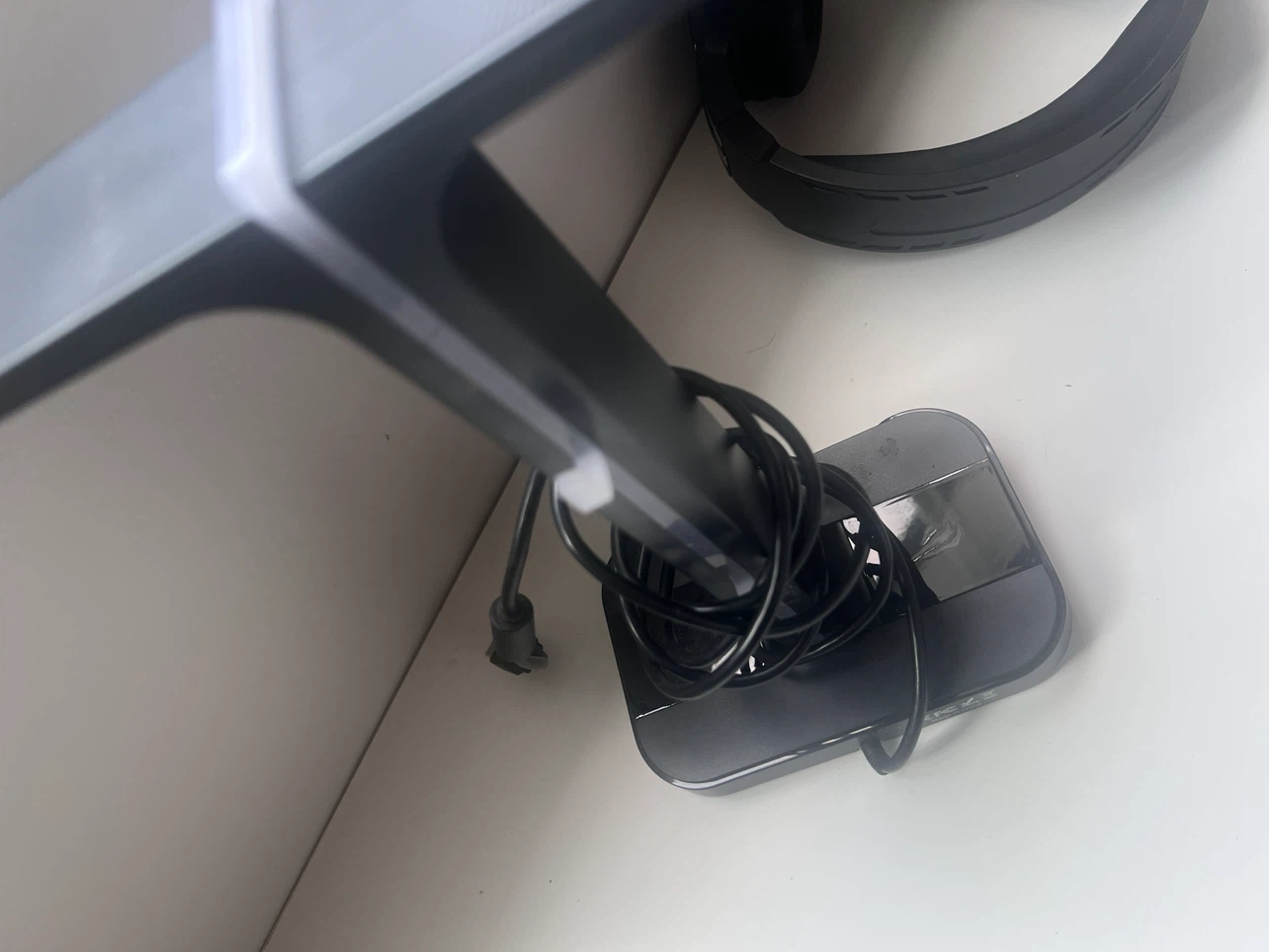 Havit Headset, headphone stand and speakers