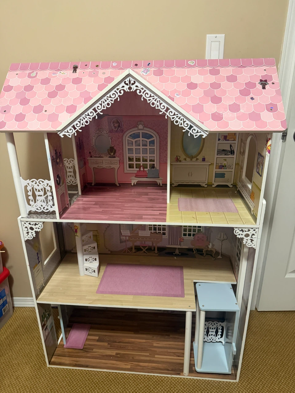 Dollhouse with Accessories