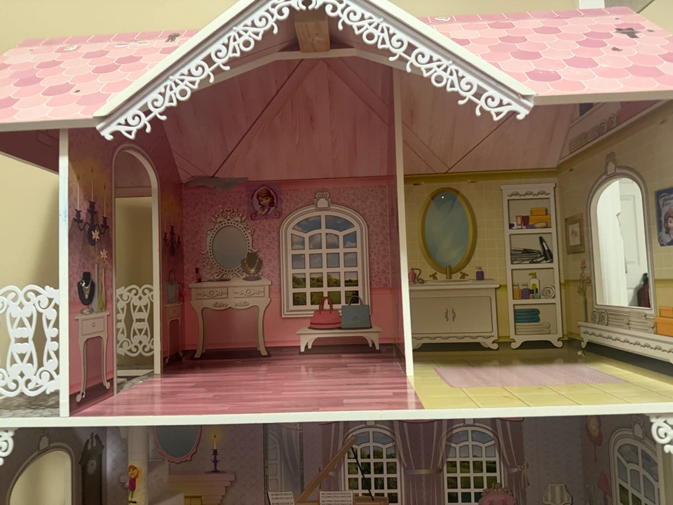 Dollhouse with Accessories - photo 2