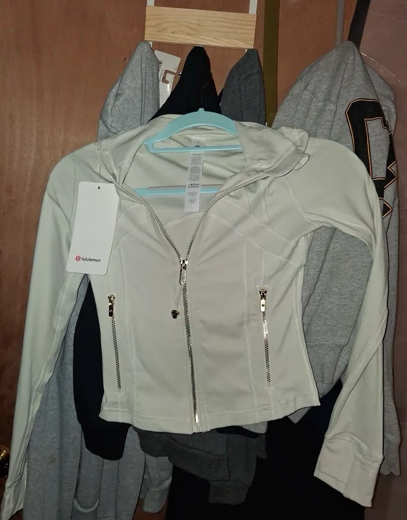 Lululemon jacket gold zip White and black 🌺🤍 - photo 2