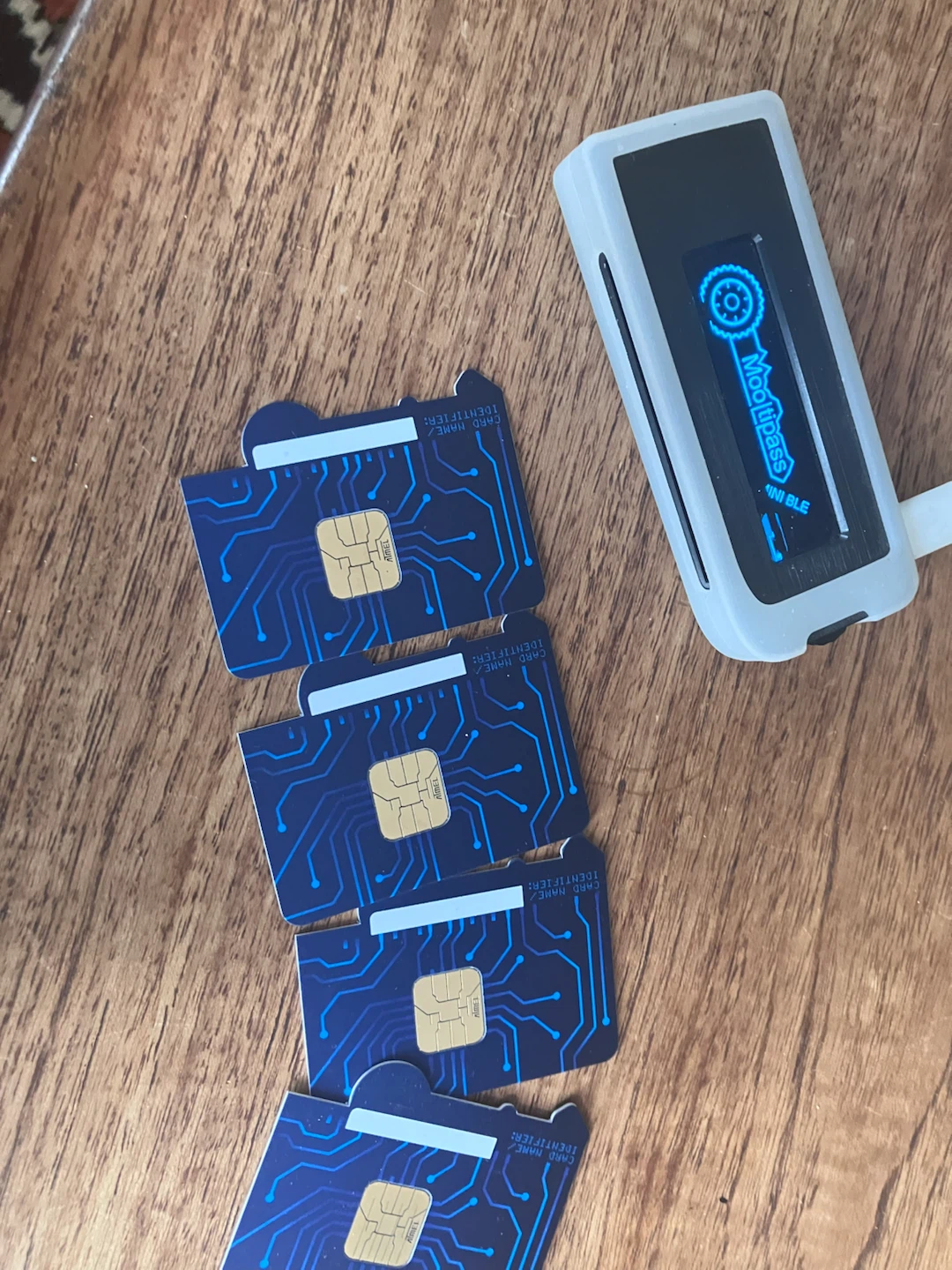 Mooltipass BLE-v1-8Mb-DGR with 4 Security Cards