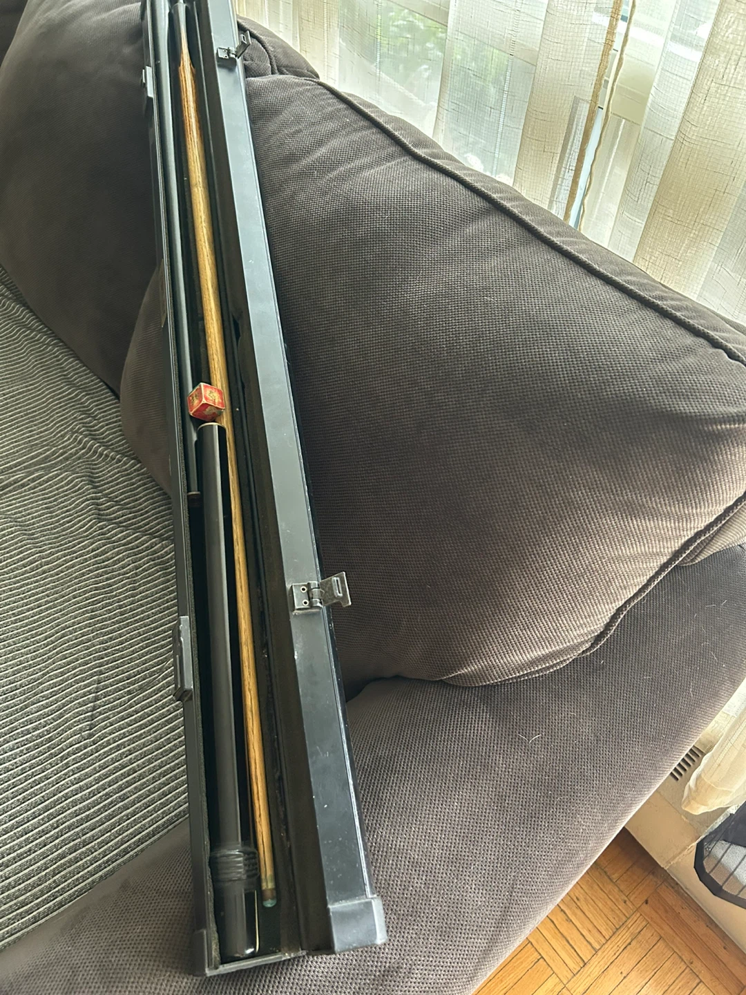 Riley Pool Cue with Case