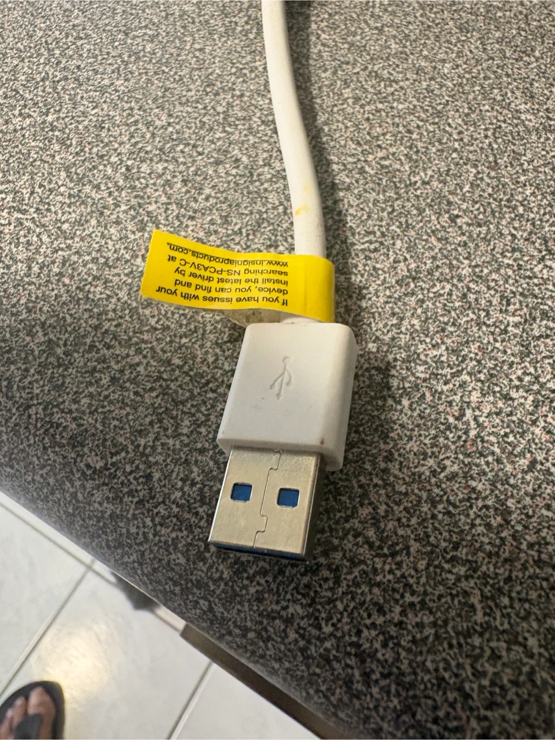 Insignia USB to VGA Adapter - photo 3